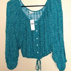 American Eagle off the shoulder top. Size small & tags still on!